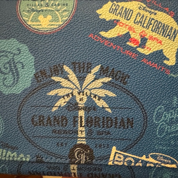 🆕Dooney & Bourke Disney Vacation Club Resorts
Zippered Wristlet Wallet - Picture 7 of 11